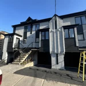 Revêtement extérieur résidentiel réalisé par Les Entreprises EJA à Montréal