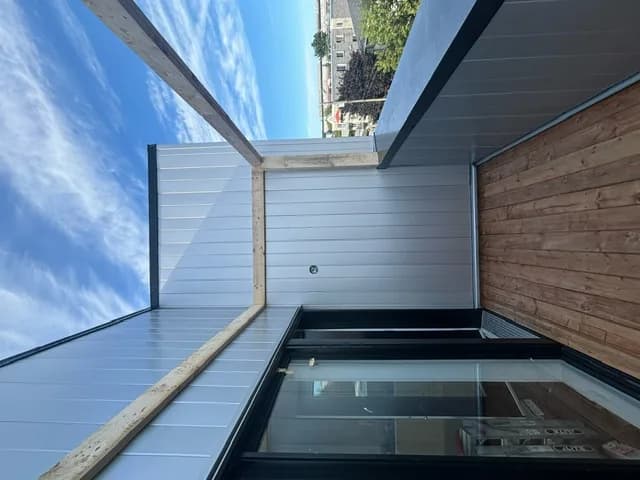 Laurentien profiled steel cladding — Commercial Steel Cladding installé par EJA