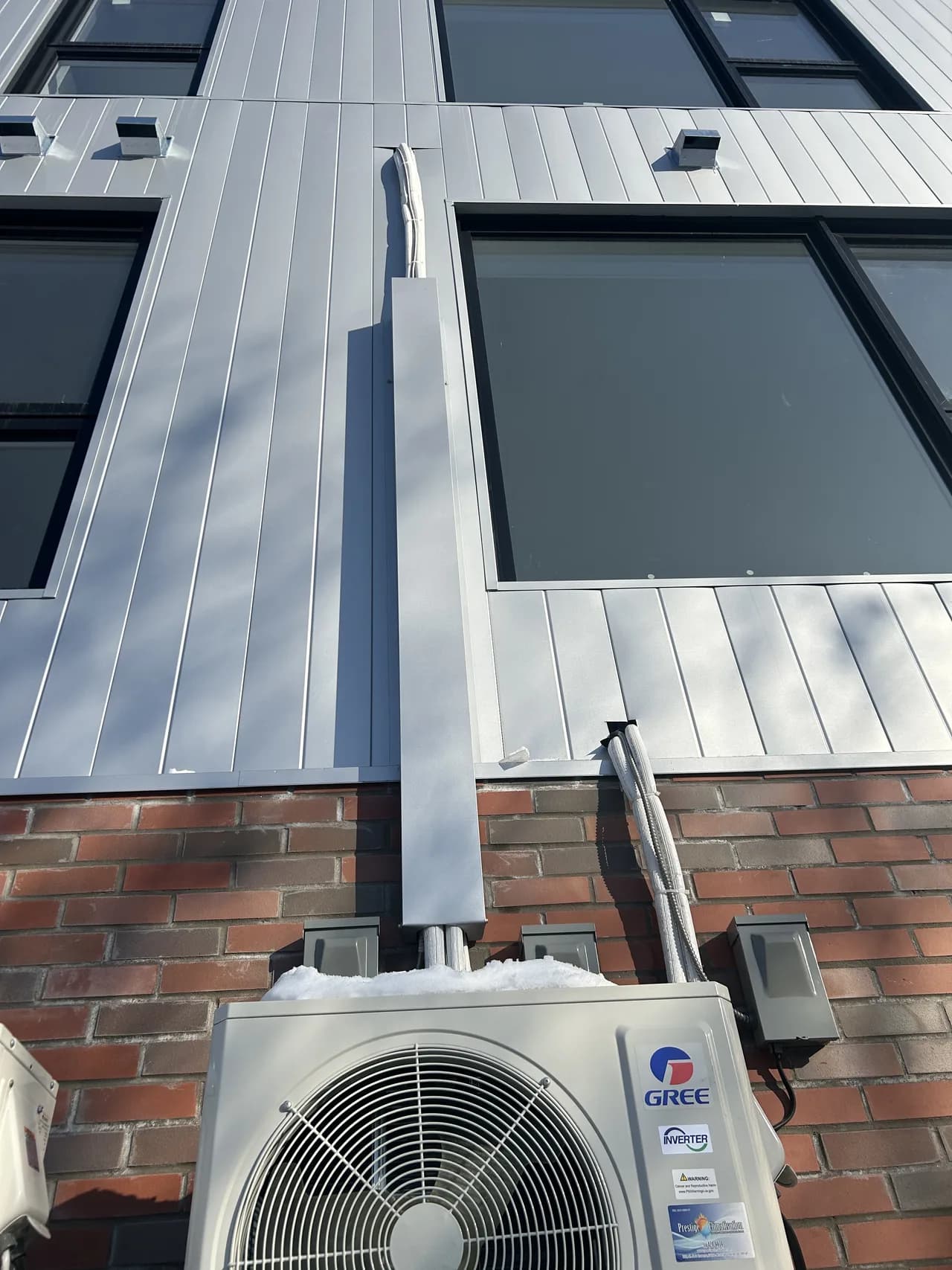 Rialux — Haut de Gamme — Aluminium installé par EJA
