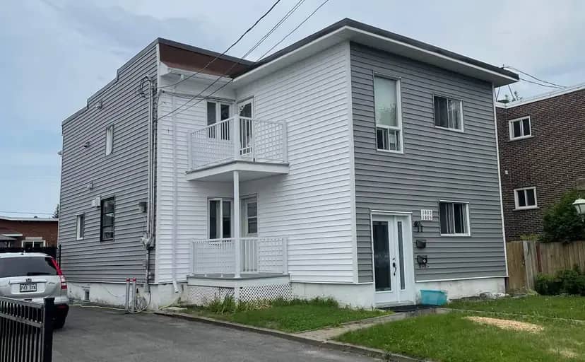 Revêtement extérieur résidentiel réalisé par Les Entreprises EJA à Montréal