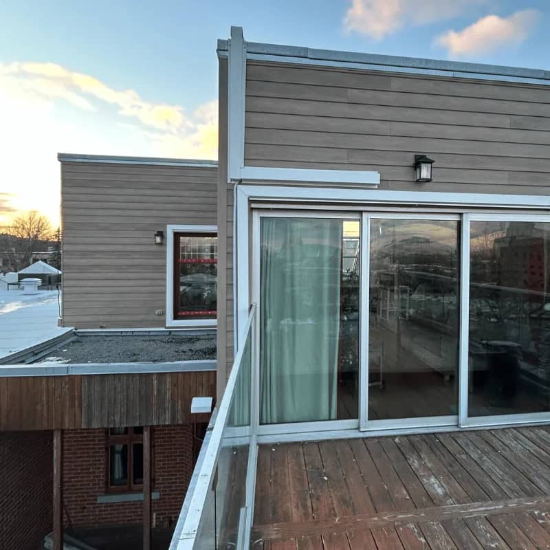 Revêtement extérieur résidentiel réalisé par Les Entreprises EJA à Montréal