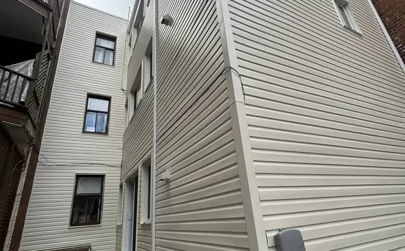 Revêtement extérieur résidentiel réalisé par Les Entreprises EJA à Montréal