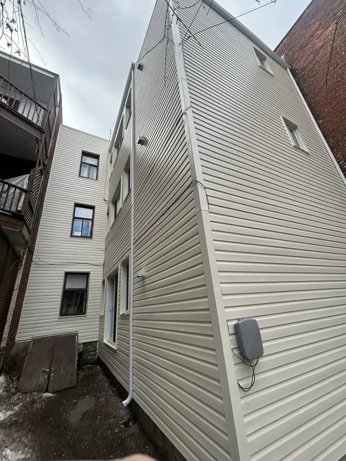 Revêtement extérieur résidentiel réalisé par Les Entreprises EJA à Montréal