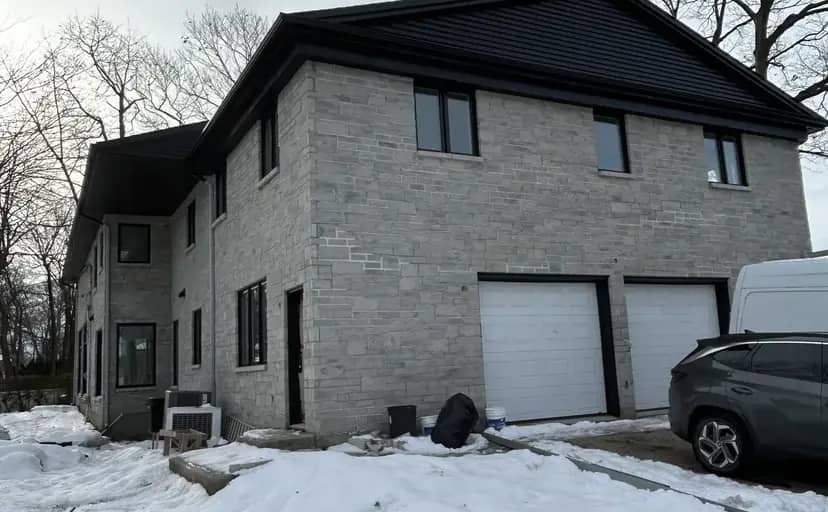 Revêtement extérieur résidentiel réalisé par Les Entreprises EJA à Montréal